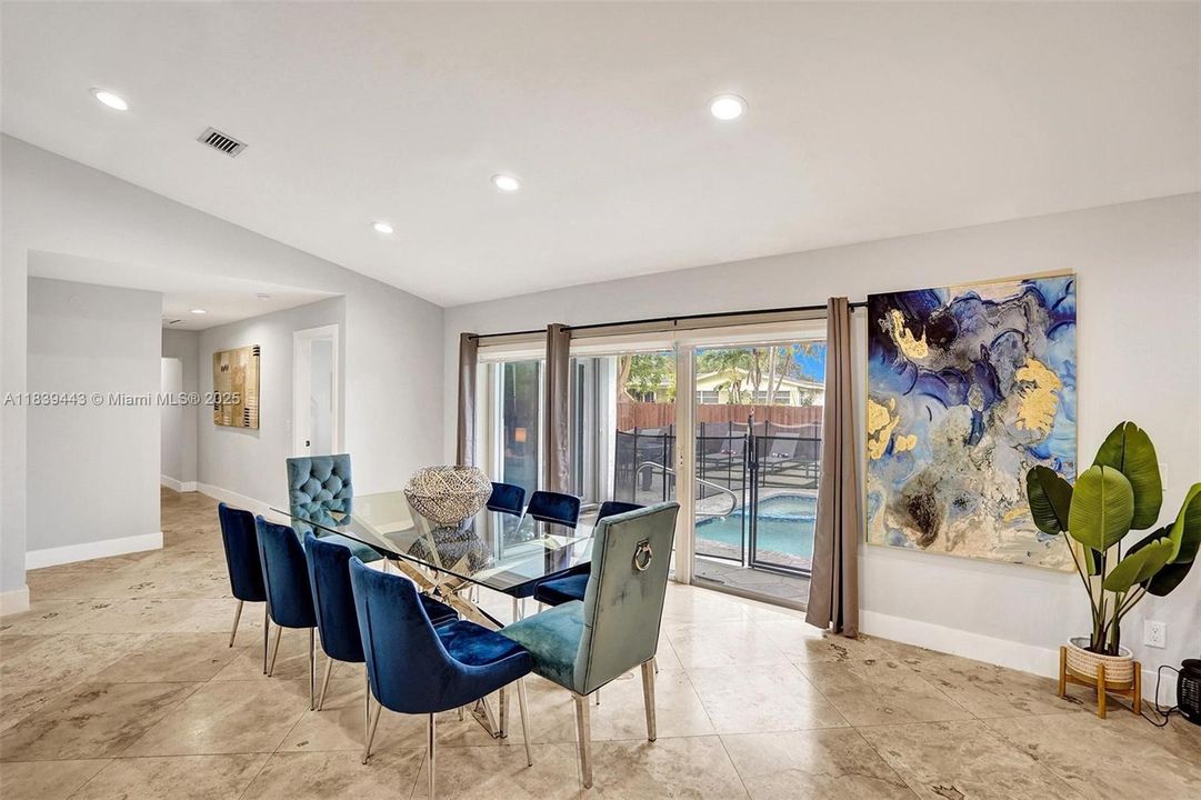 Recently Sold: $1,300,000 (6 beds, 4 baths, 3220 Square Feet)