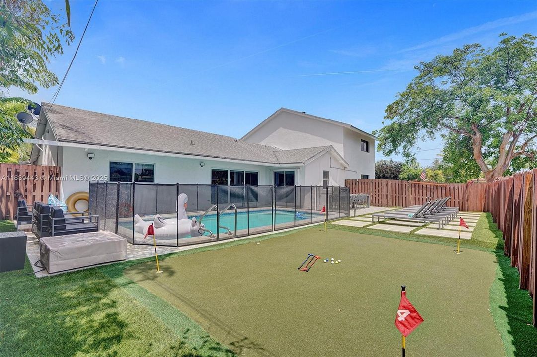 Recently Sold: $1,300,000 (6 beds, 4 baths, 3220 Square Feet)