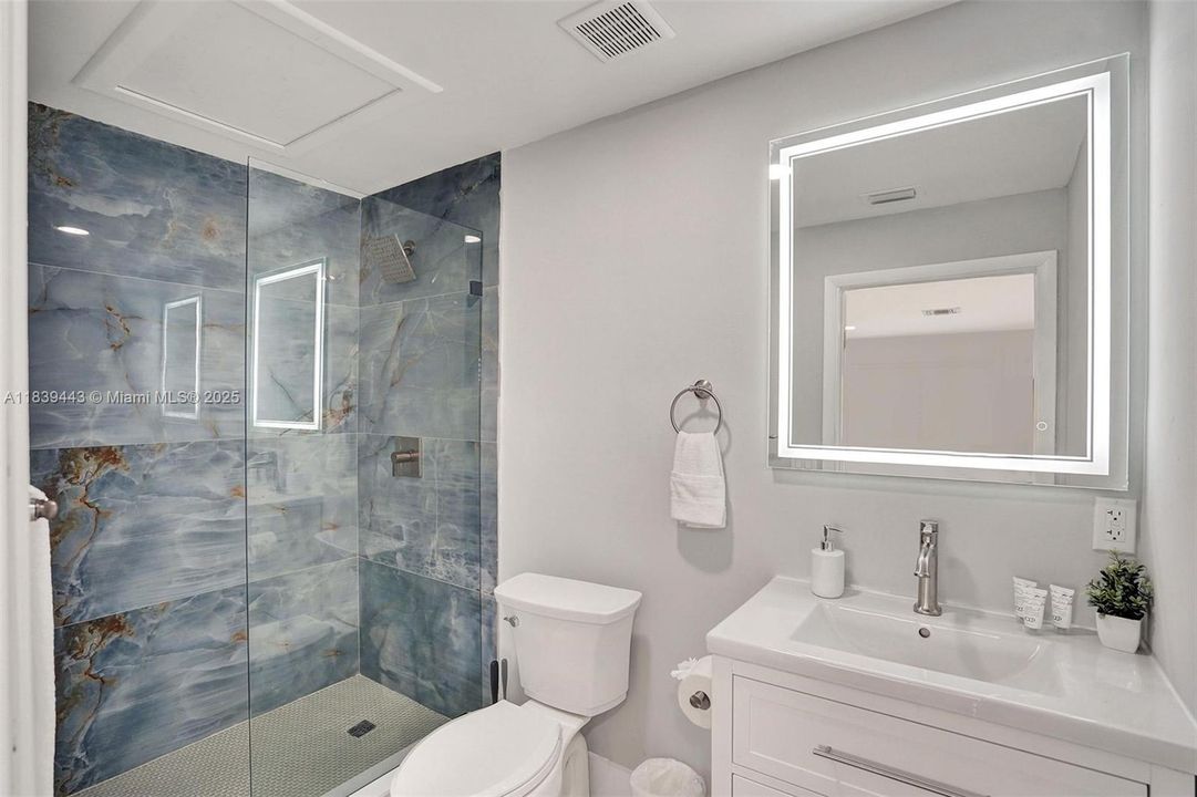 Recently Sold: $1,300,000 (6 beds, 4 baths, 3220 Square Feet)