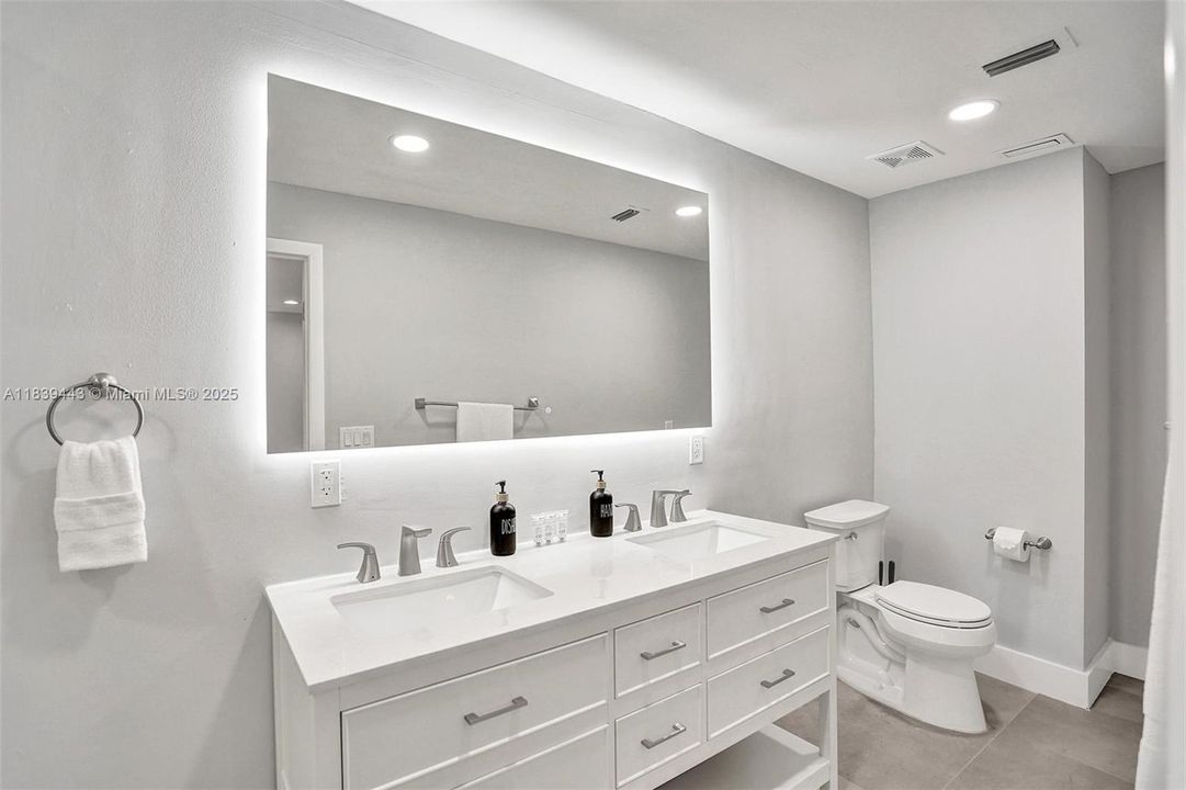 Recently Sold: $1,300,000 (6 beds, 4 baths, 3220 Square Feet)