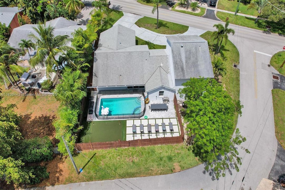 Recently Sold: $1,300,000 (6 beds, 4 baths, 3220 Square Feet)