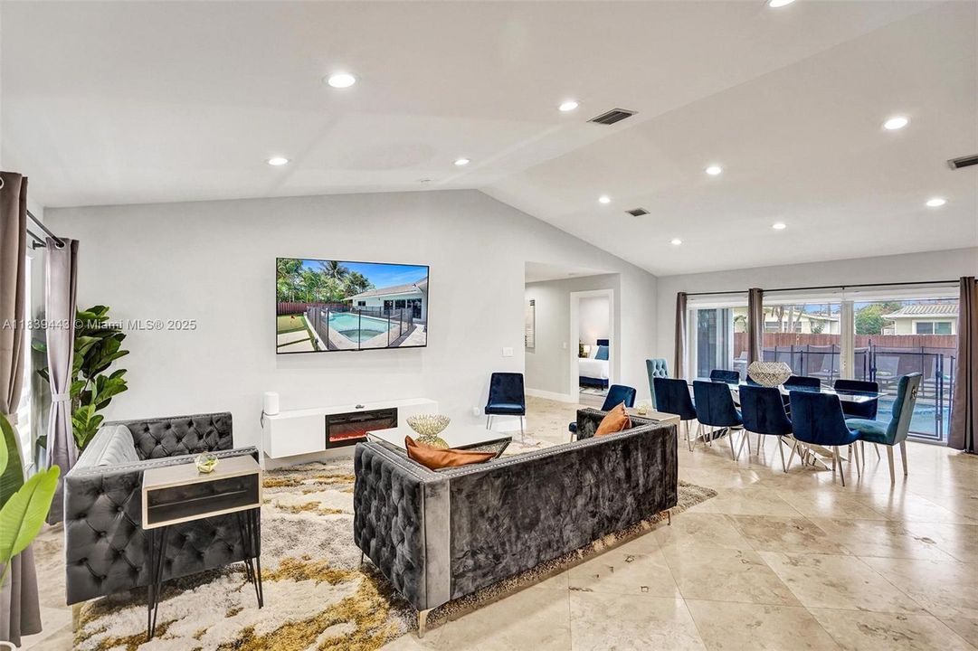 Recently Sold: $1,300,000 (6 beds, 4 baths, 3220 Square Feet)