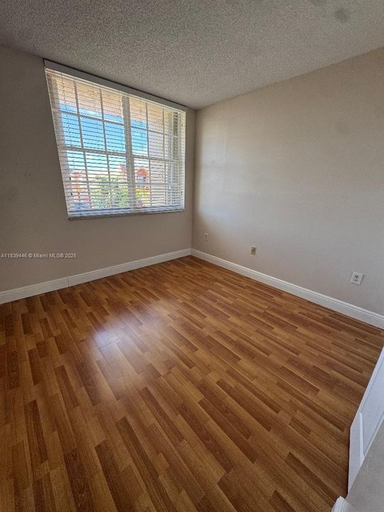 Activo con contrato: $269,000 (2 camas, 1 baños, 908 Pies cuadrados)