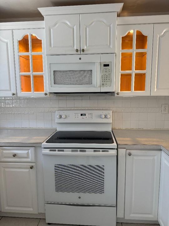 Activo con contrato: $269,000 (2 camas, 1 baños, 908 Pies cuadrados)