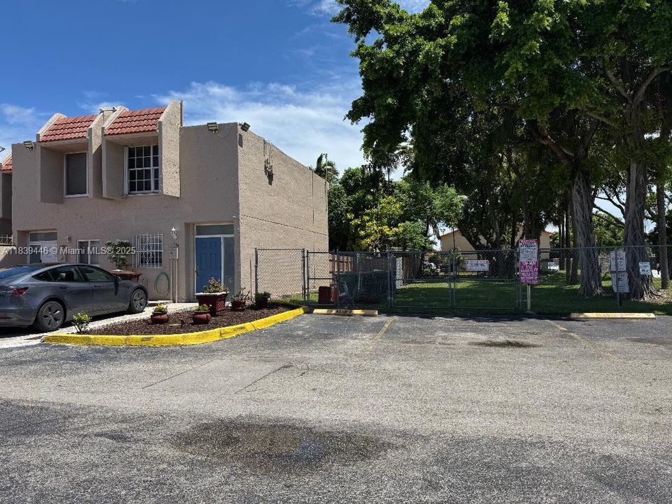 Activo con contrato: $269,000 (2 camas, 1 baños, 908 Pies cuadrados)