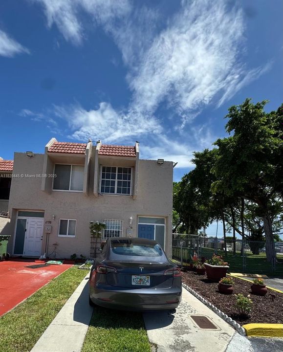 Activo con contrato: $269,000 (2 camas, 1 baños, 908 Pies cuadrados)