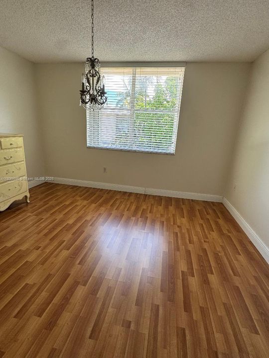 Activo con contrato: $269,000 (2 camas, 1 baños, 908 Pies cuadrados)