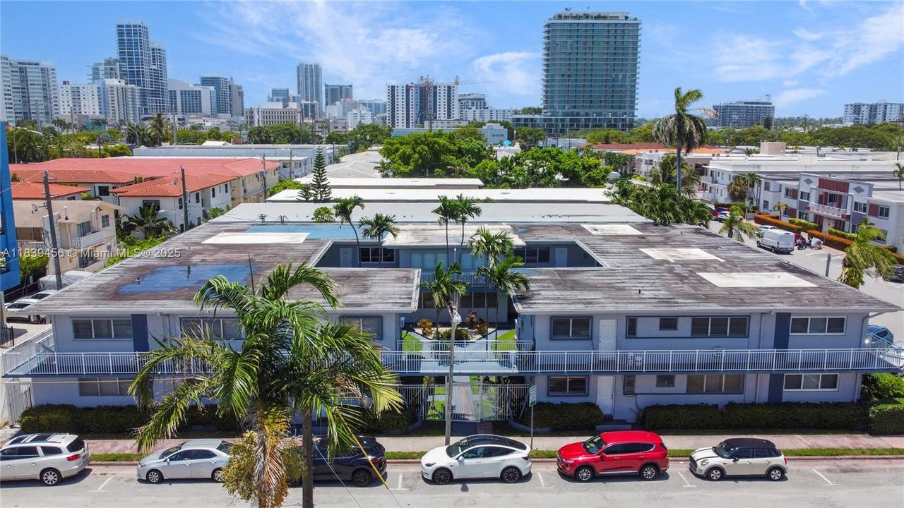 Well maintained condo building in Miami Beach.