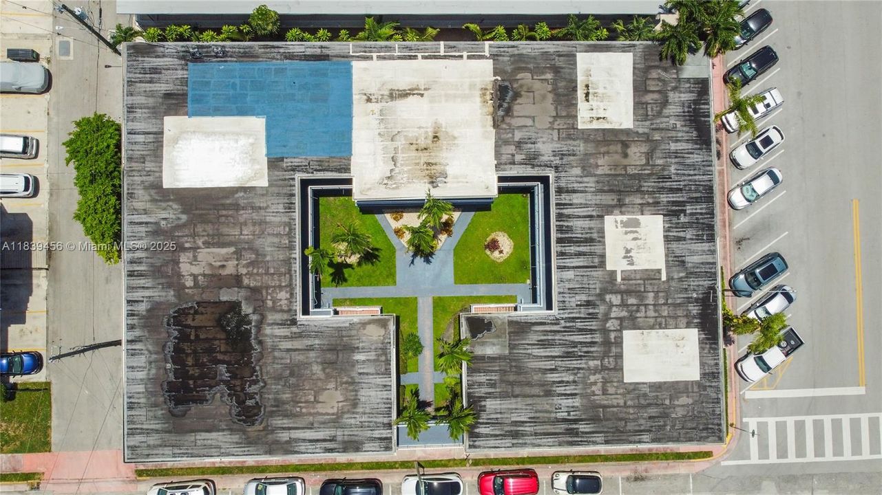 Aerial view.  Street parking - the beach life