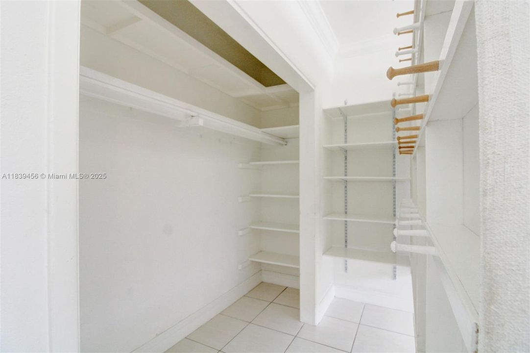 Another view of the en-suite closet