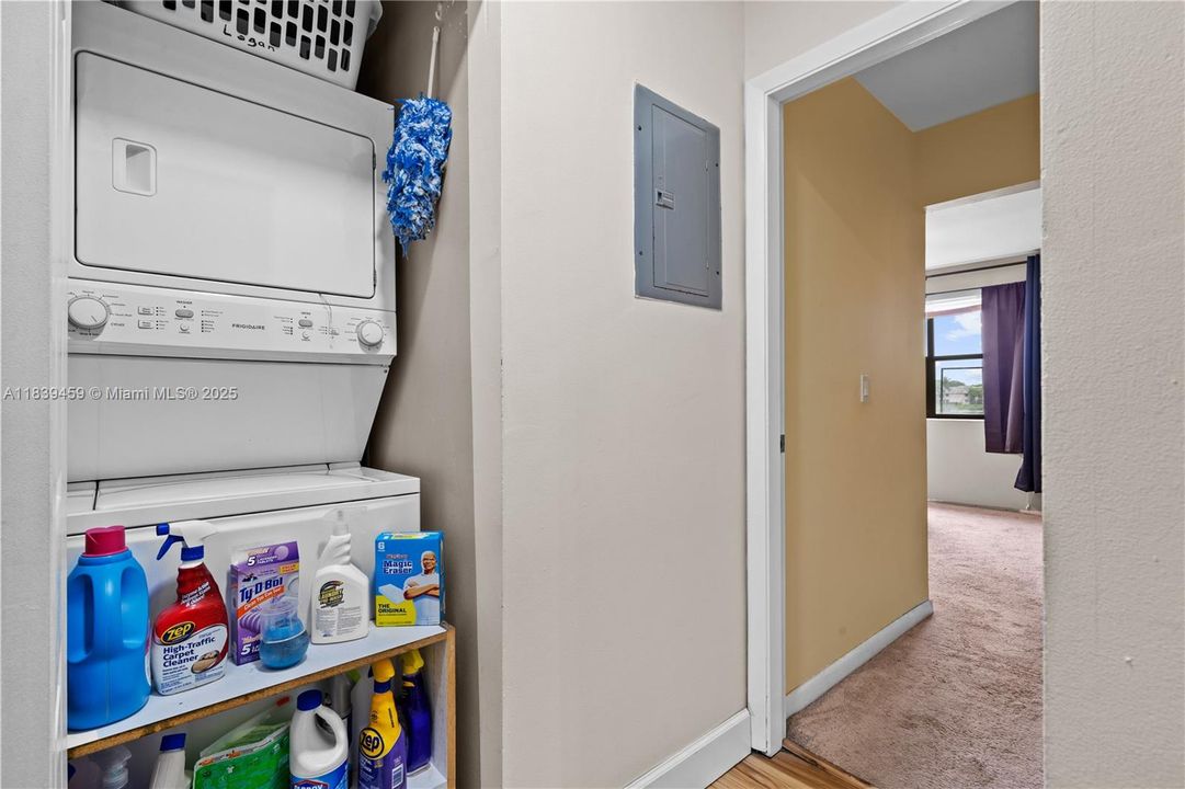 For Sale: $269,000 (3 beds, 2 baths, 1195 Square Feet)