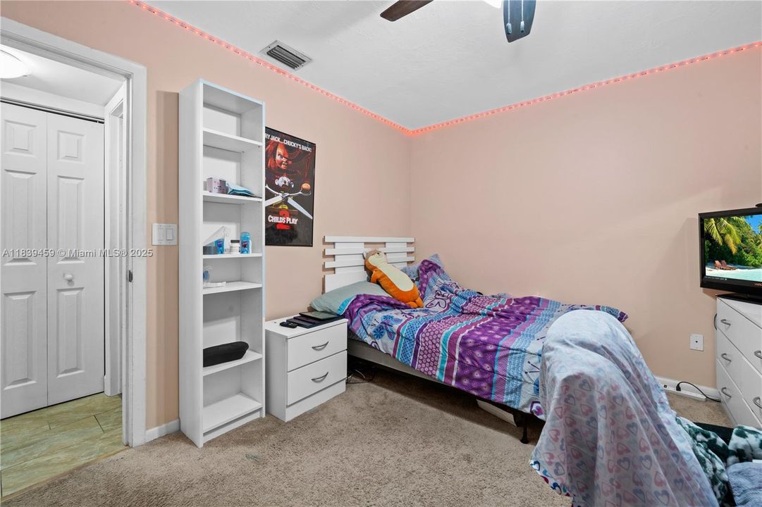 For Sale: $269,000 (3 beds, 2 baths, 1195 Square Feet)