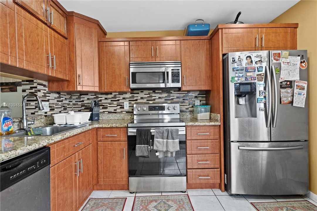 For Sale: $269,000 (3 beds, 2 baths, 1195 Square Feet)