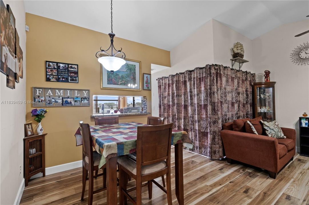 For Sale: $269,000 (3 beds, 2 baths, 1195 Square Feet)