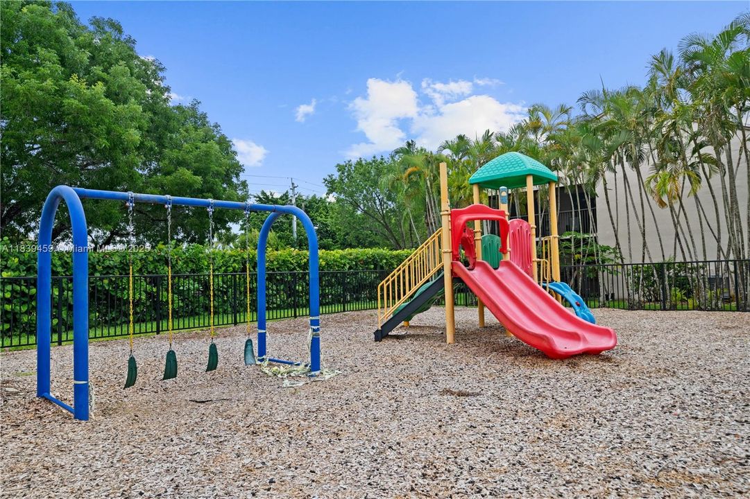 For Sale: $269,000 (3 beds, 2 baths, 1195 Square Feet)