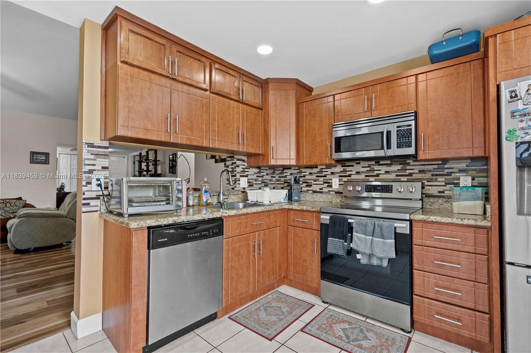 For Sale: $269,000 (3 beds, 2 baths, 1195 Square Feet)