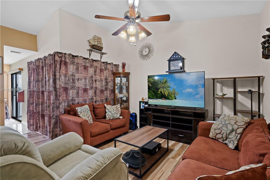 For Sale: $269,000 (3 beds, 2 baths, 1195 Square Feet)