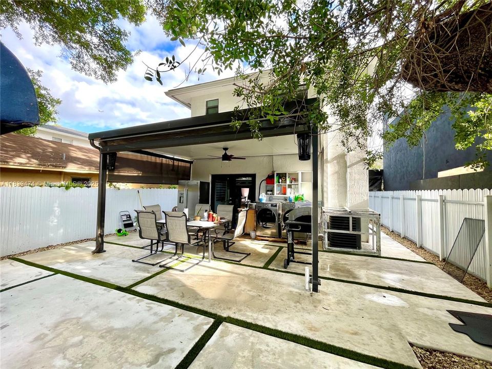 For Sale: $616,000 (4 beds, 3 baths, 1377 Square Feet)