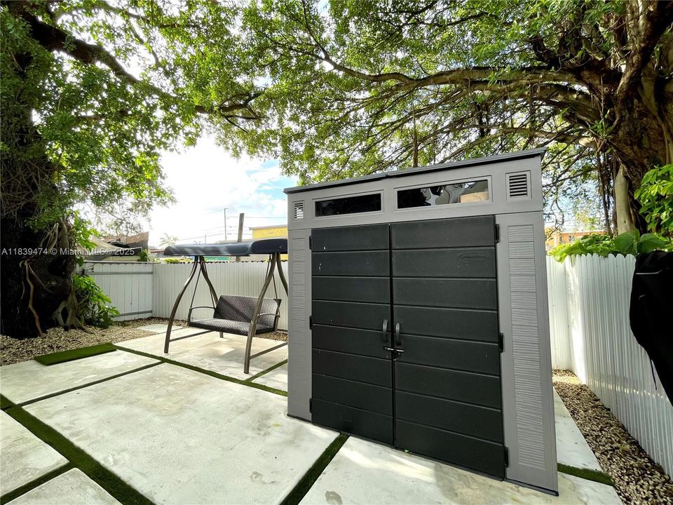 For Sale: $616,000 (4 beds, 3 baths, 1377 Square Feet)