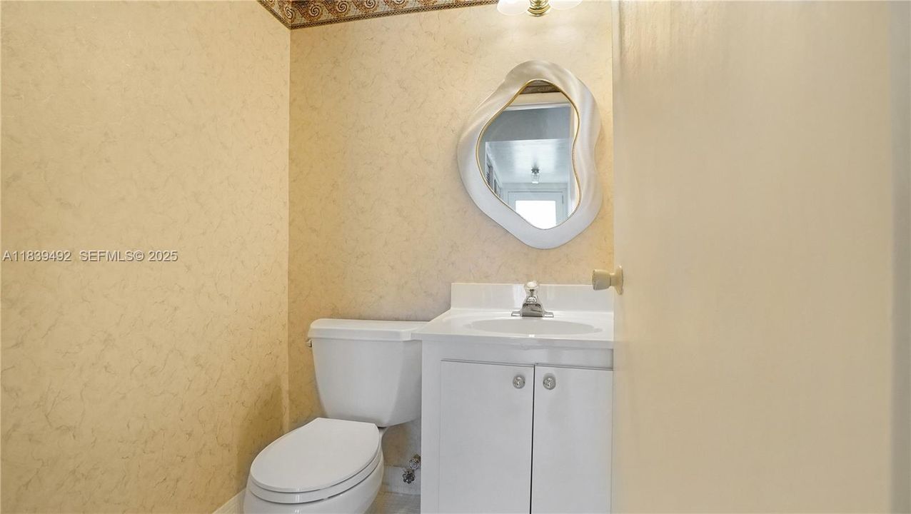 На продажу: $299,000 (1 спален, 1 ванн, 660 Квадратных фут)