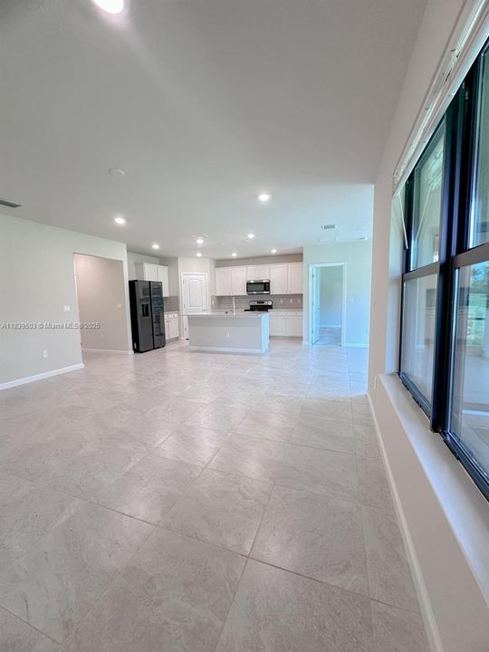 最近租的: $2,500 (3 贝兹, 2 浴室, 1663 平方英尺)