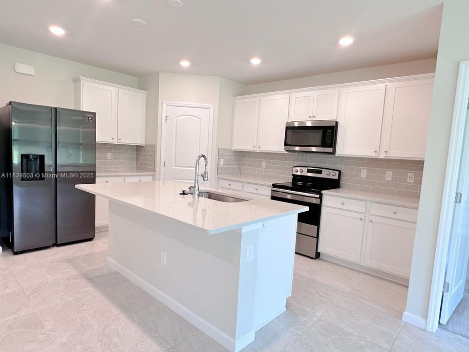 最近租的: $2,500 (3 贝兹, 2 浴室, 1663 平方英尺)