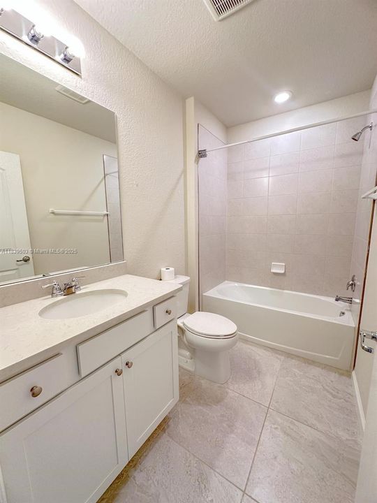 最近租的: $2,500 (3 贝兹, 2 浴室, 1663 平方英尺)