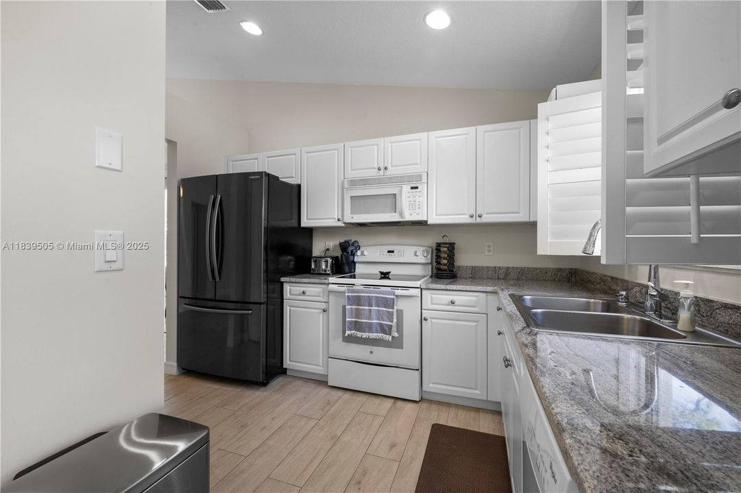 Recently Rented: $2,600 (3 beds, 2 baths, 1250 Square Feet)