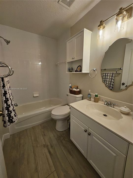 Recently Rented: $2,600 (3 beds, 2 baths, 1250 Square Feet)