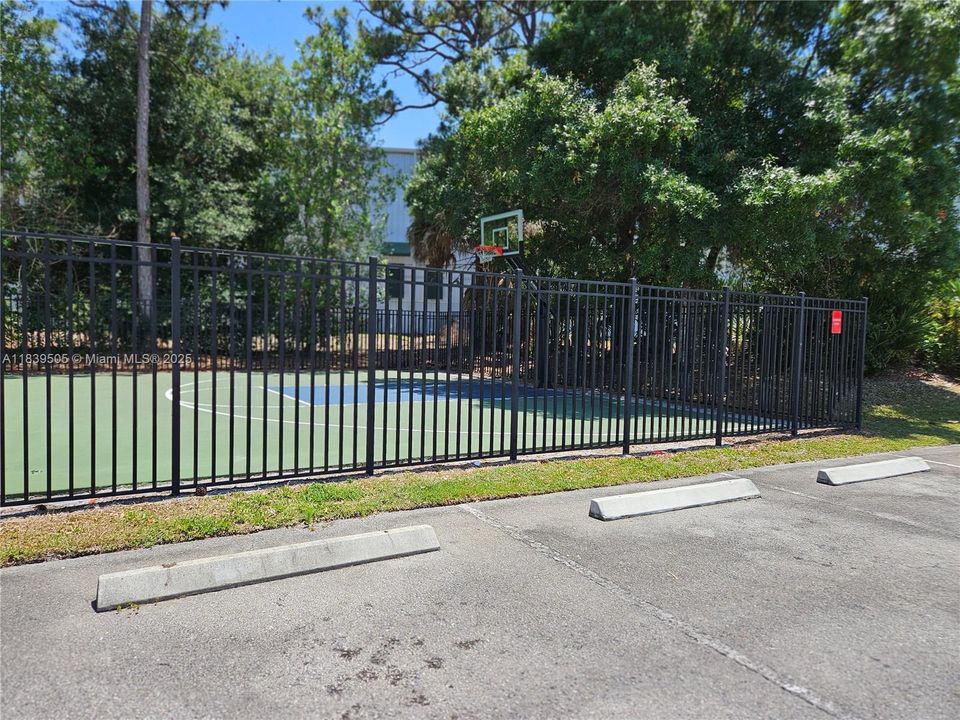 Recently Rented: $2,600 (3 beds, 2 baths, 1250 Square Feet)