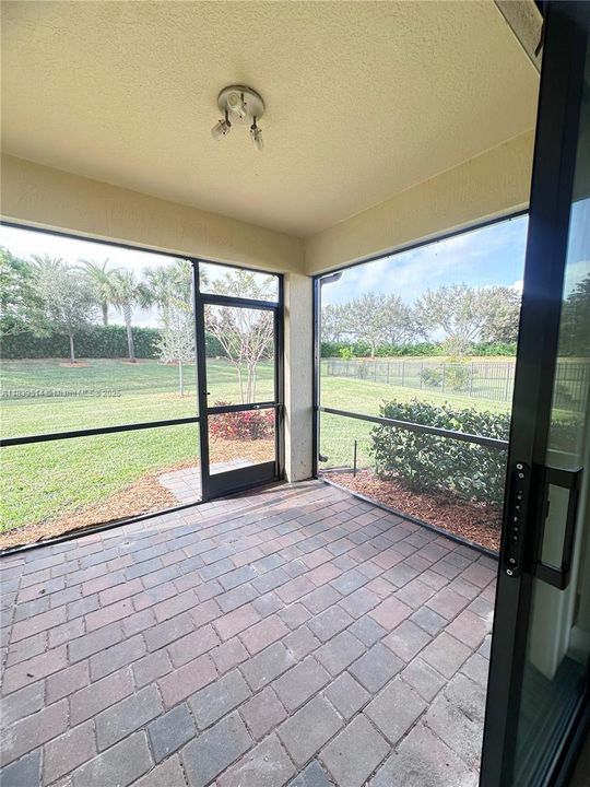 Recientemente alquilado: $2,600 (3 camas, 2 baños, 1663 Pies cuadrados)