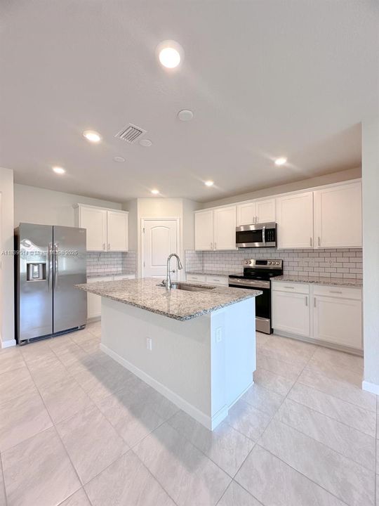 Recientemente alquilado: $2,600 (3 camas, 2 baños, 1663 Pies cuadrados)