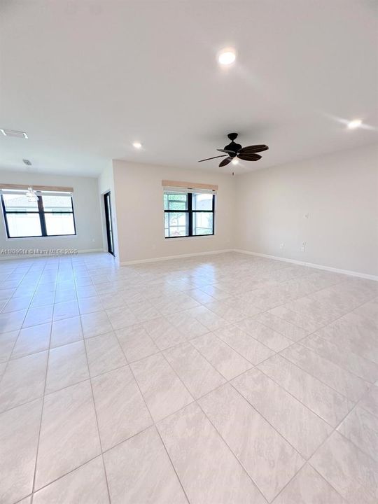 Recientemente alquilado: $2,600 (3 camas, 2 baños, 1663 Pies cuadrados)