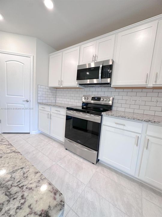 Recientemente alquilado: $2,600 (3 camas, 2 baños, 1663 Pies cuadrados)