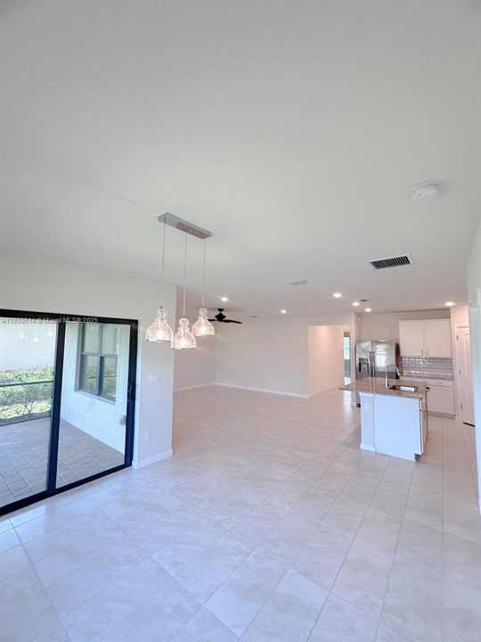 Recientemente alquilado: $2,600 (3 camas, 2 baños, 1663 Pies cuadrados)