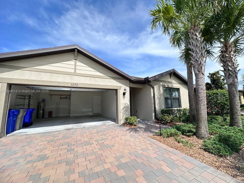 Recientemente alquilado: $2,600 (3 camas, 2 baños, 1663 Pies cuadrados)