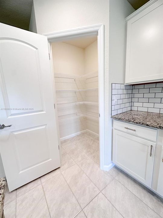 Recientemente alquilado: $2,600 (3 camas, 2 baños, 1663 Pies cuadrados)