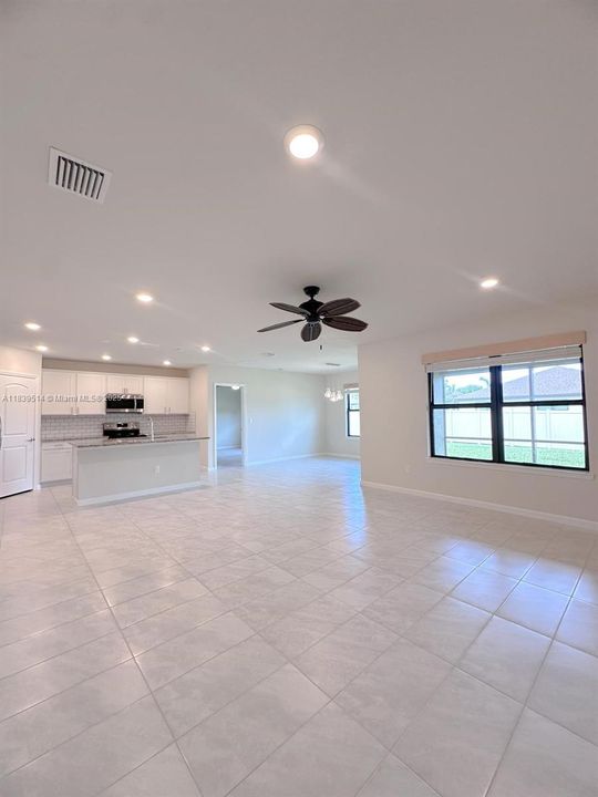 Recientemente alquilado: $2,600 (3 camas, 2 baños, 1663 Pies cuadrados)