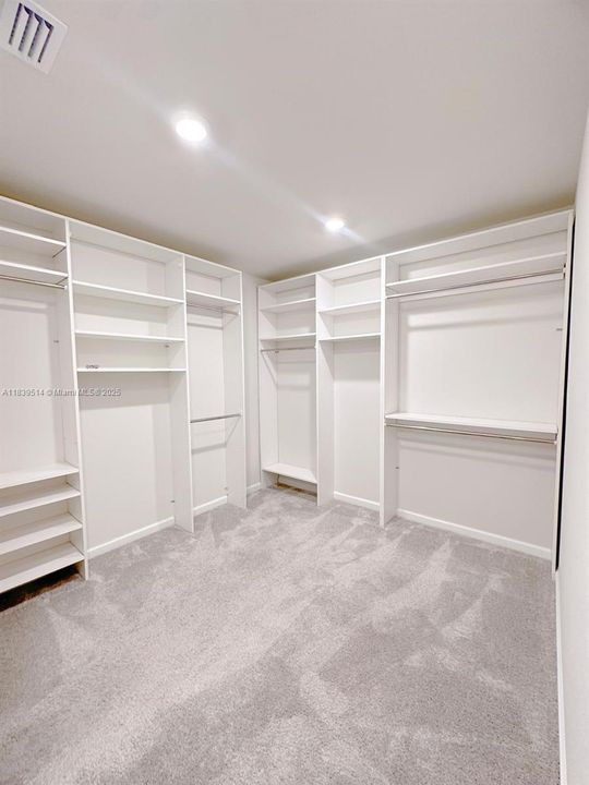 Recientemente alquilado: $2,600 (3 camas, 2 baños, 1663 Pies cuadrados)