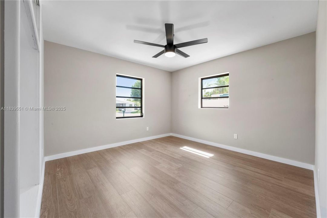 Под контрактом: $269,900 (3 спален, 1 ванн, 950 Квадратных фут)