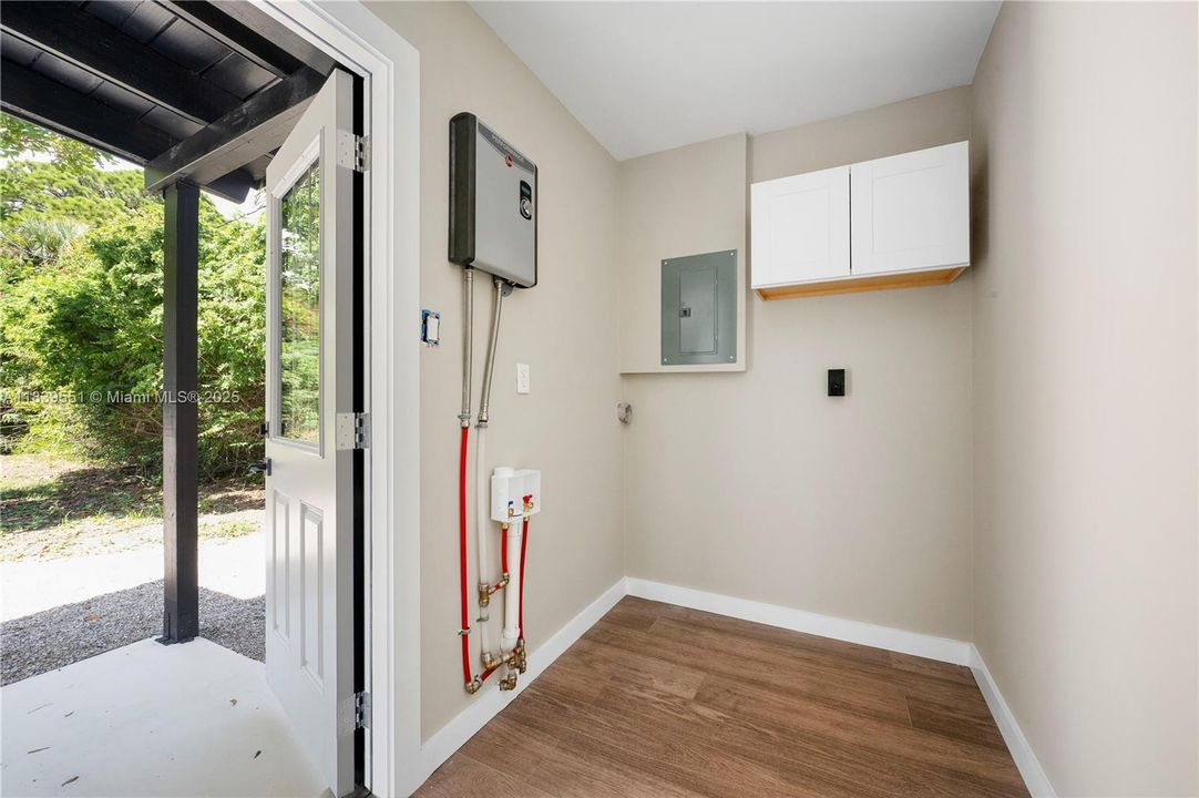 Под контрактом: $269,900 (3 спален, 1 ванн, 950 Квадратных фут)