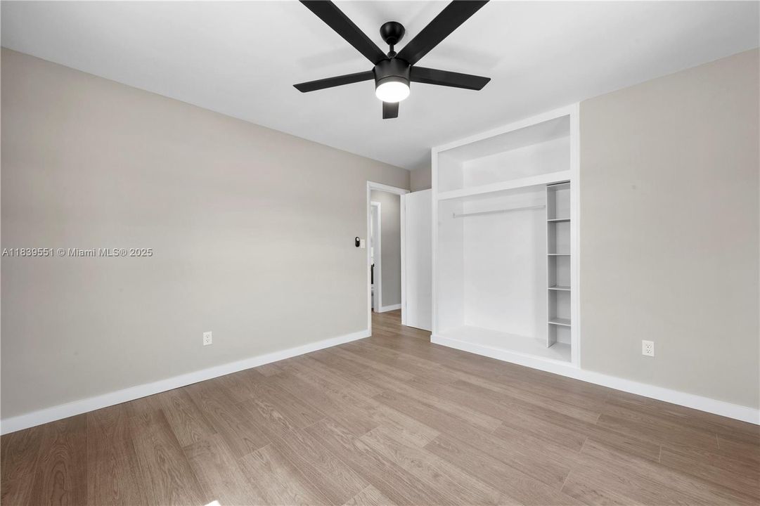 Под контрактом: $269,900 (3 спален, 1 ванн, 950 Квадратных фут)