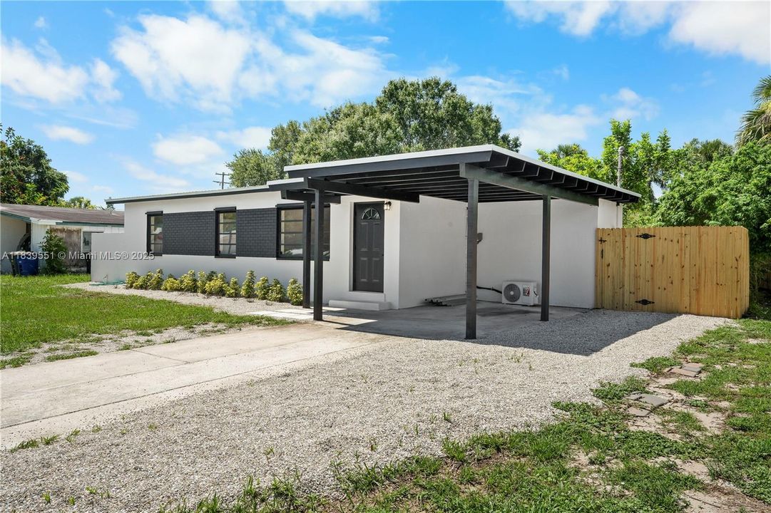 Под контрактом: $269,900 (3 спален, 1 ванн, 950 Квадратных фут)