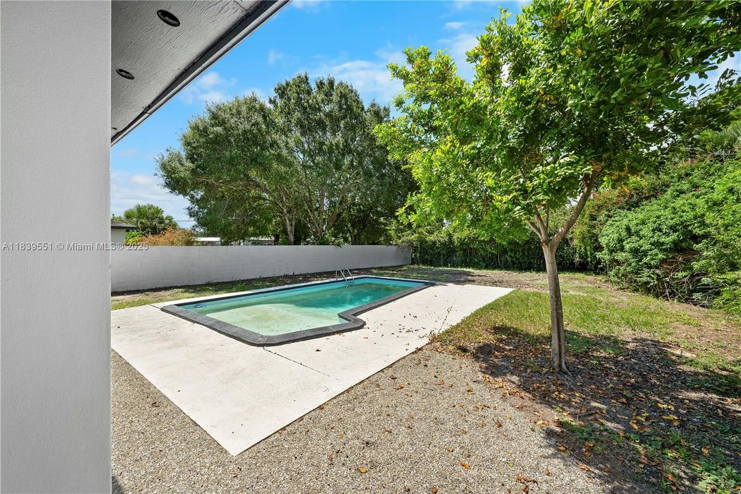 Под контрактом: $269,900 (3 спален, 1 ванн, 950 Квадратных фут)