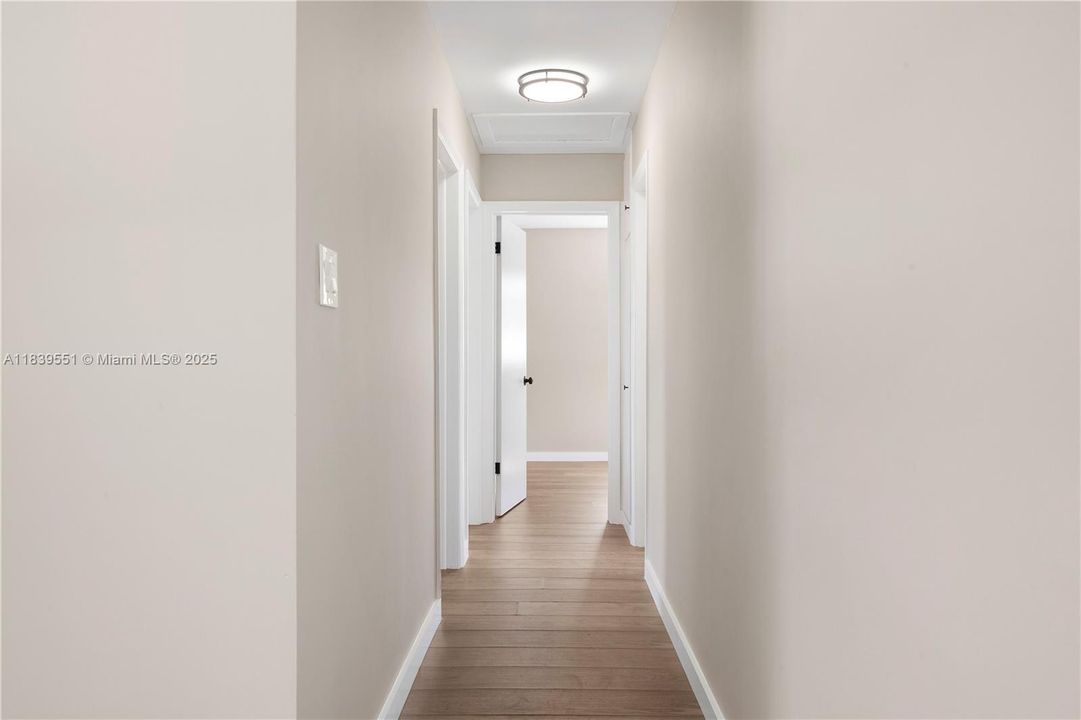 Под контрактом: $269,900 (3 спален, 1 ванн, 950 Квадратных фут)