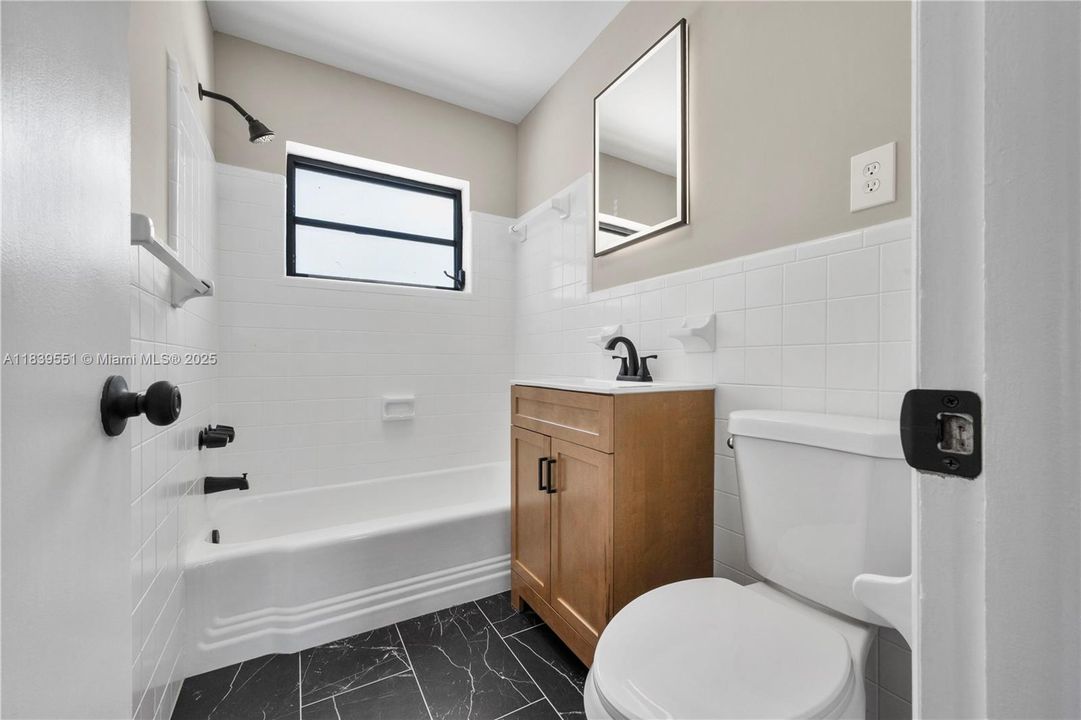 Под контрактом: $269,900 (3 спален, 1 ванн, 950 Квадратных фут)