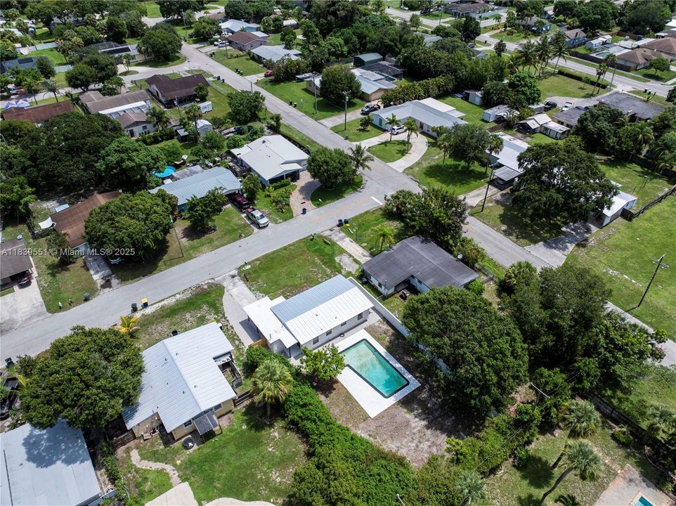 Под контрактом: $269,900 (3 спален, 1 ванн, 950 Квадратных фут)