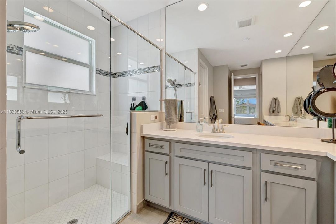 Vendido Recientemente: $550,000 (3 camas, 2 baños, 1750 Pies cuadrados)