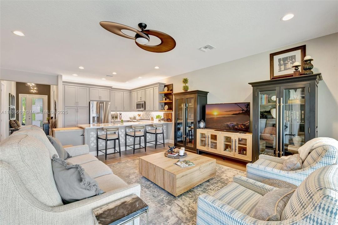 Vendido Recientemente: $550,000 (3 camas, 2 baños, 1750 Pies cuadrados)