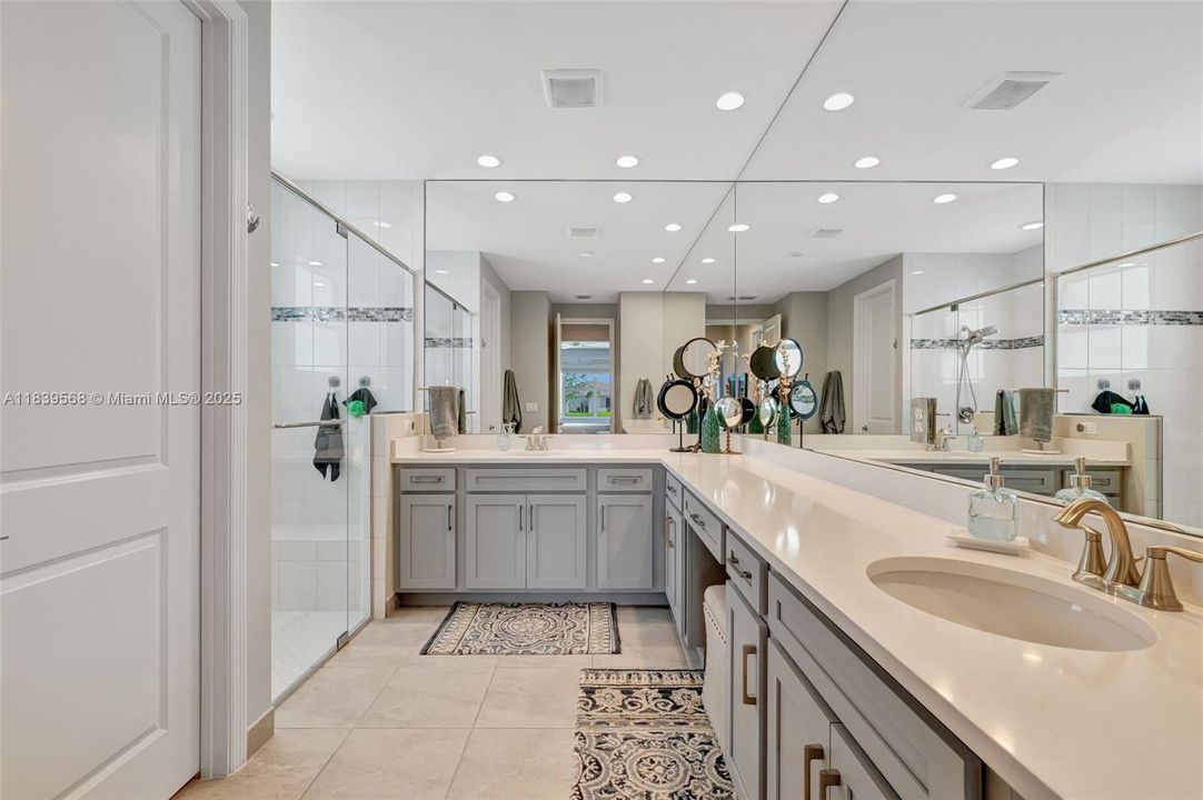 Vendido Recientemente: $550,000 (3 camas, 2 baños, 1750 Pies cuadrados)